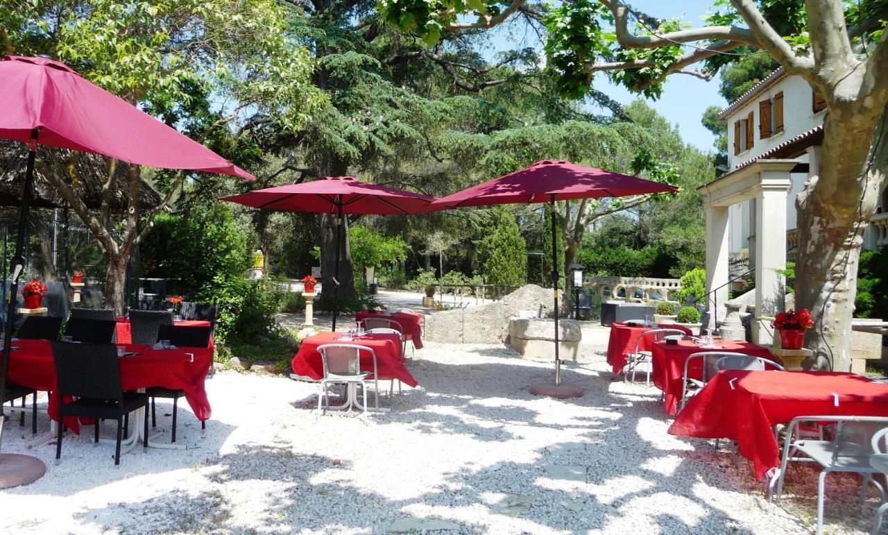 Hôtel Restaurant Le Colombier Remoulins Exterior foto